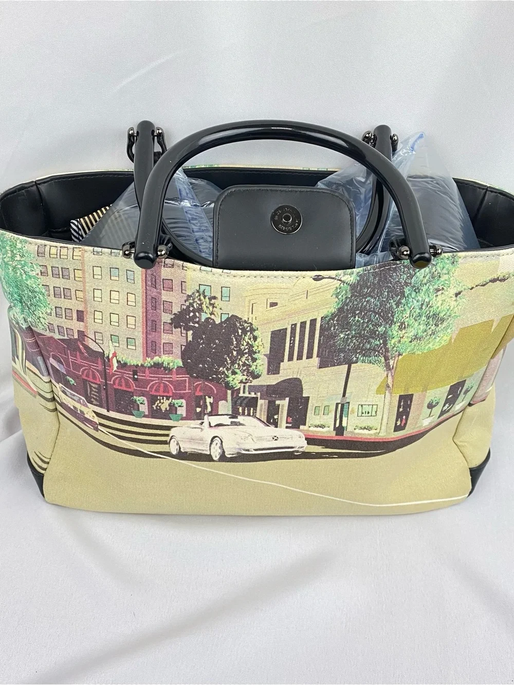 Women's Bueno Large Satchel Luxury Downtown Beaded Dog Walking Scene Size NWOT